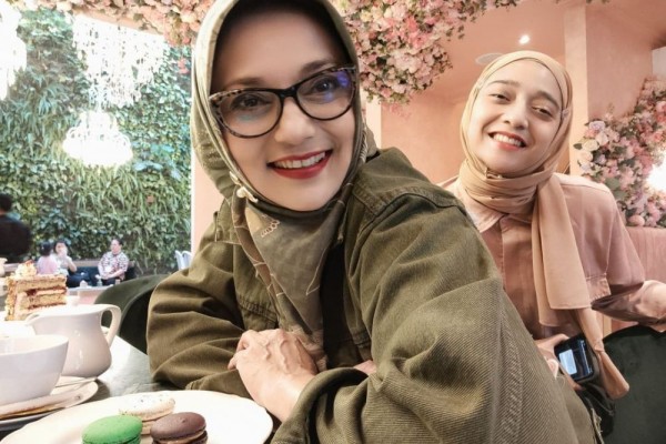 9 Potret Marissa Haque Dan Chiki Fawzi, Ibu Rasa Kakak!