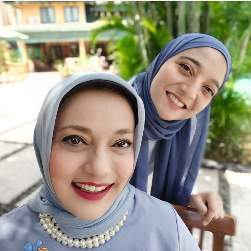 9 Potret Marissa Haque Dan Chiki Fawzi, Ibu Rasa Kakak!