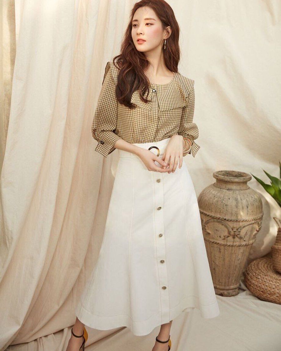 12 Inspirasi Model Rok Korean Style ala Seohyun SNSD, Girly dan Casual