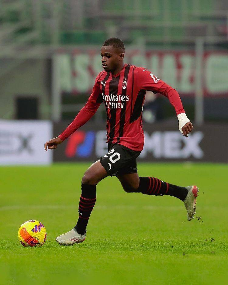 10 Potret Pierre Kalulu, Bek Muda Andalan AC Milan