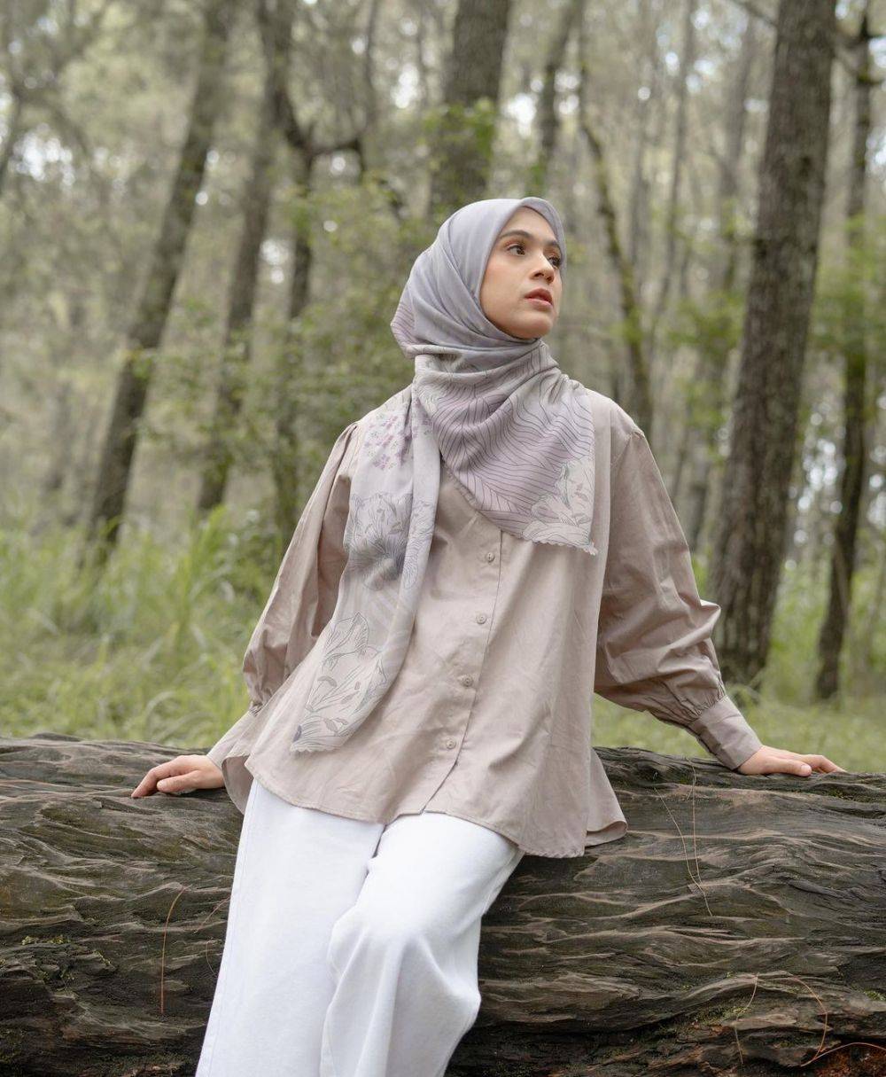 10 Gaya OOTD Hijab Kasual Ala Nycta Gina, Mama Milenial!