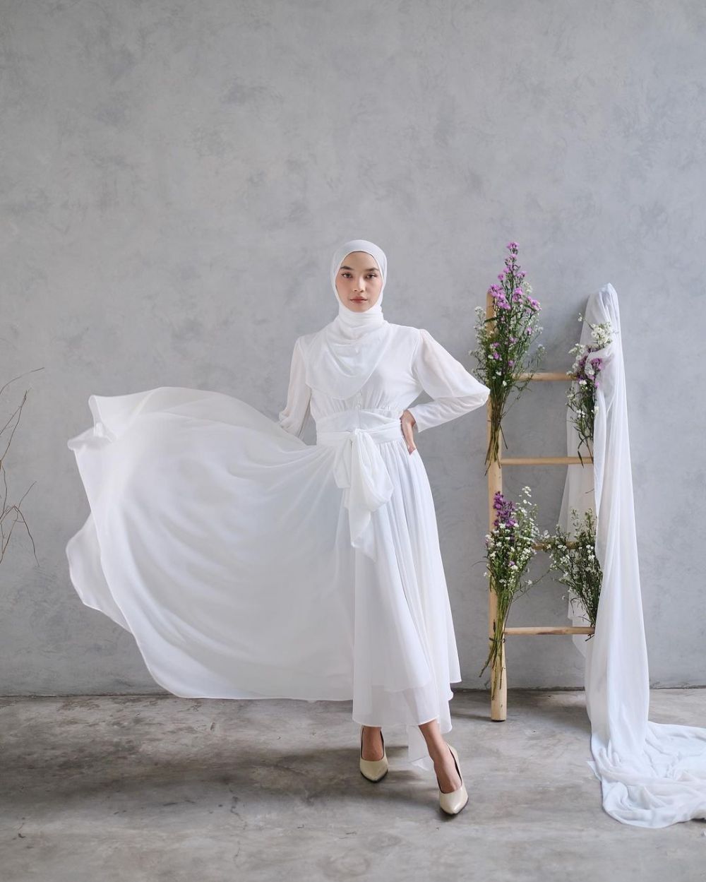 9 Outfit Lebaran Serba Putih dari Brand Lokal, Murah Cuma Rp200 Ribuan