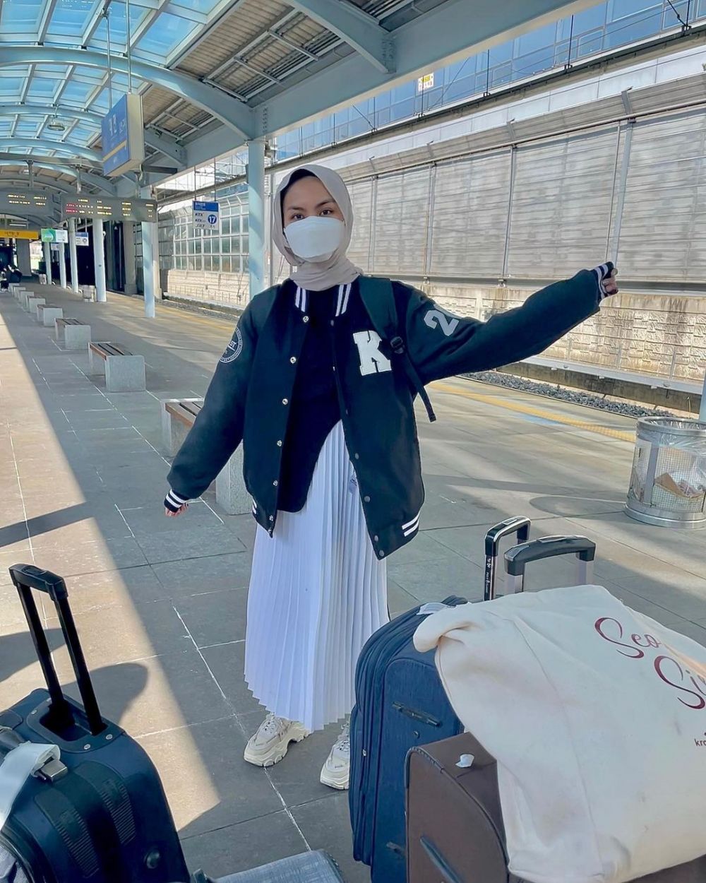 10 OOTD Hijab ala Xaviera Putri, Ide Korean Hijab Outfit