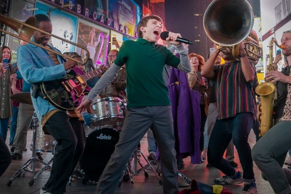 5 Alasan Harus Nonton Better Nate Than Ever, Akting Rueby Wood Juara!