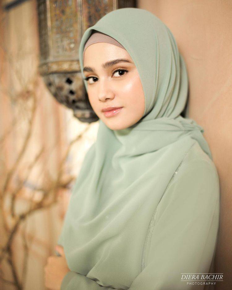 12 Potret Artis Tampil Berhijab Di Bulan Ramadan, Anggun!