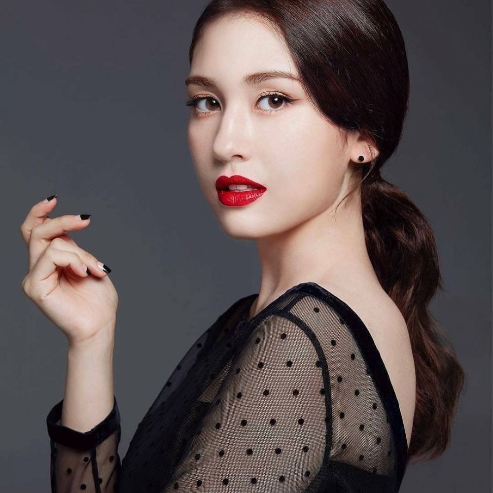 Jeon Somi make up (instagram.com/somijeonn) .
