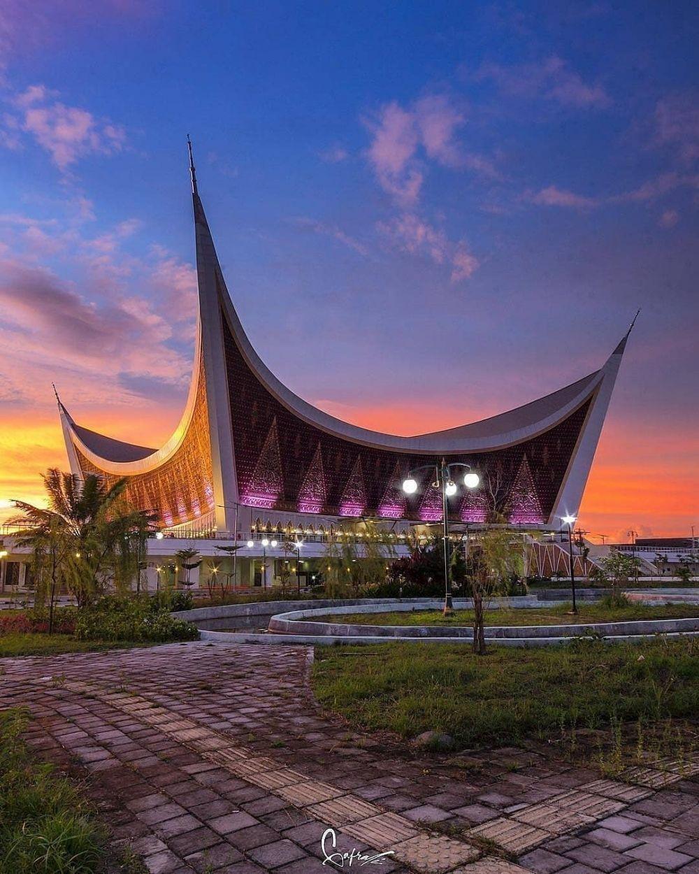 Keindahan Masjid Raya Sumatera Barat