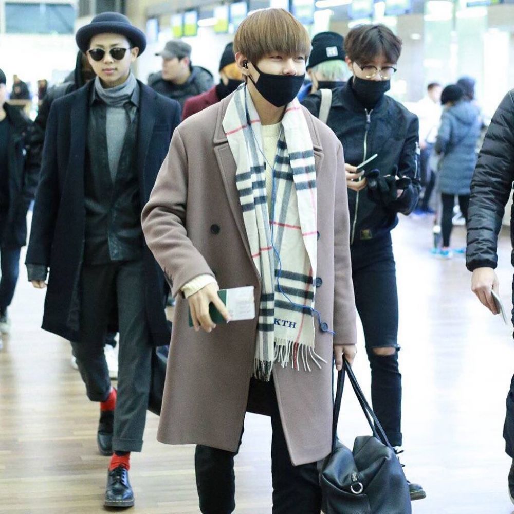 BTS' V — airport fashion