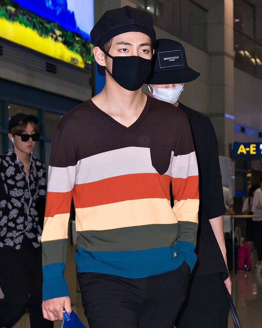 BTS' V — airport fashion