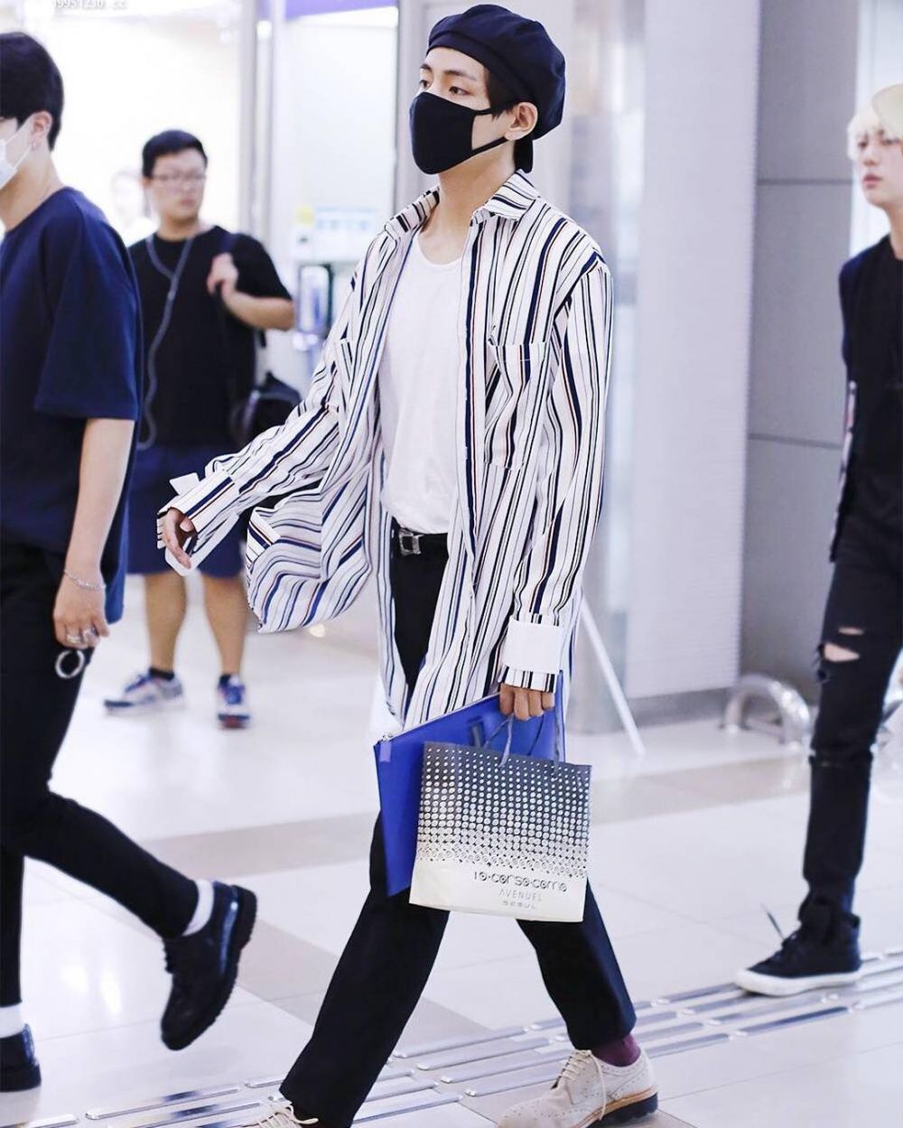 BTS' V — airport fashion