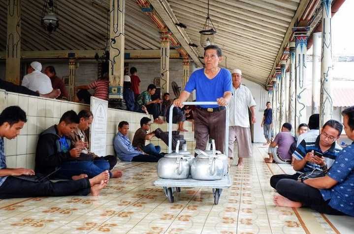 5 Masjid di Jogja yang Sediakan Takjil Gratis, Menunya Enak!