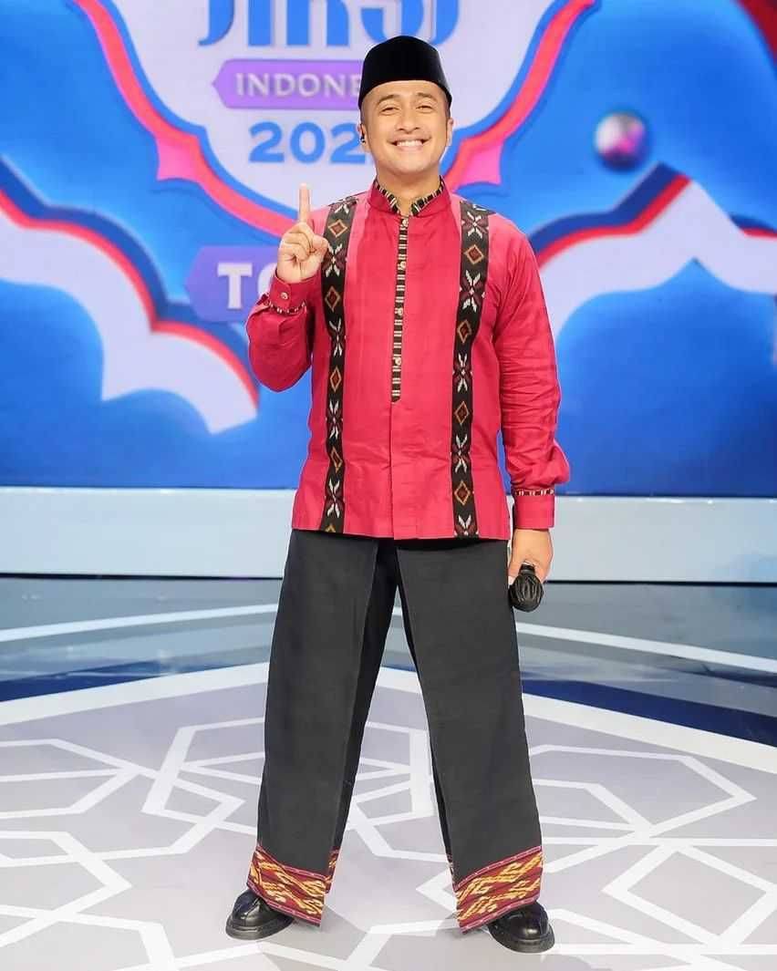 Laris Jadi Host Program Ramadan, 10 Potret Bugar Irfan Hakim