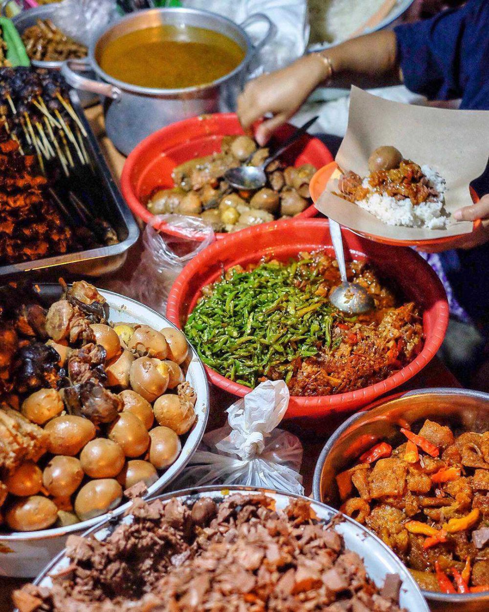 10 Kuliner Paling Ramai di Yogyakarta, Antrenya Harus Sabar!