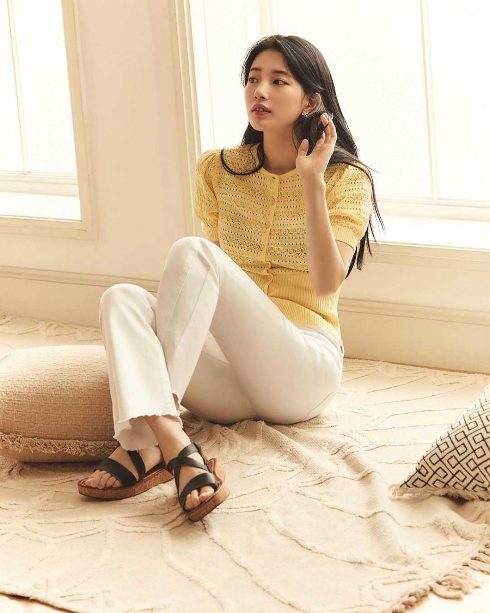 9 Ide Daily Look Outfit Ala Suzy, Korean Vibes yang Simple dan Cute