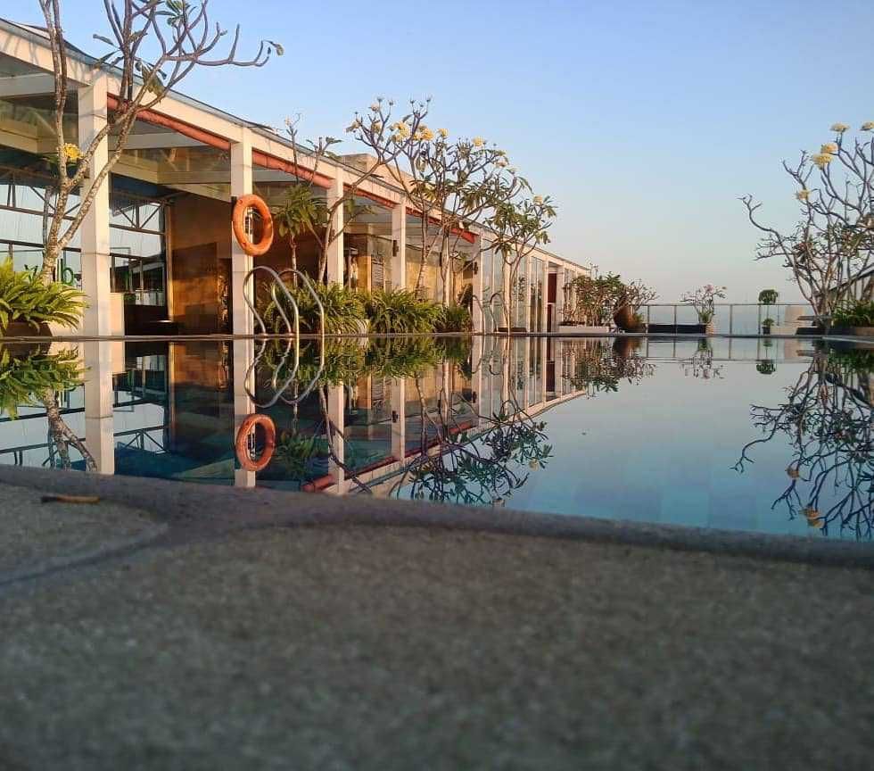 7 Hotel di Jogja dengan Rooftop Pool, Pemandangannya Mahal!