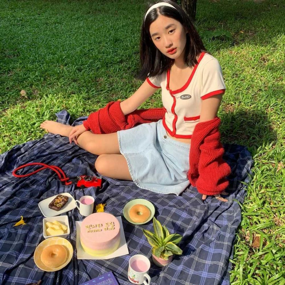 10 Momen Piknik Aktris Thailand yang Instagramable, Estetik