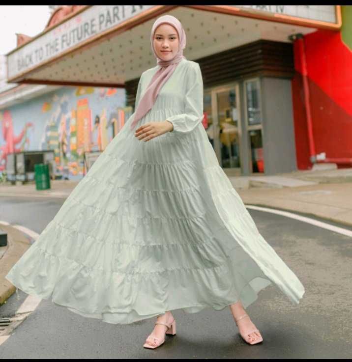 12 Ide OOTD Warna Sage Green untuk Lebaran