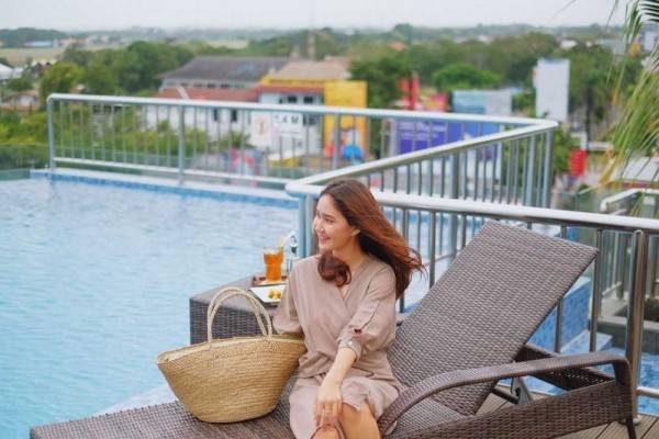 7 Hotel Di Jogja Dengan Rooftop Pool, Pemandangannya Mahal!