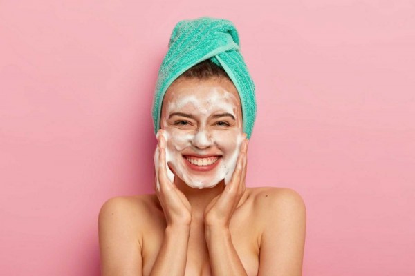 5 Rekomendasi Face Wash untuk Atasi Kulit Kusam, Glow Up!