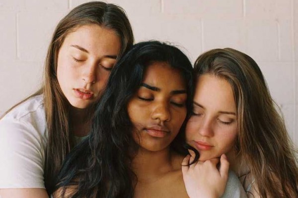 Hati-hati, 5 Kalimat Ini Pantang Diucap saat Teman Curhat