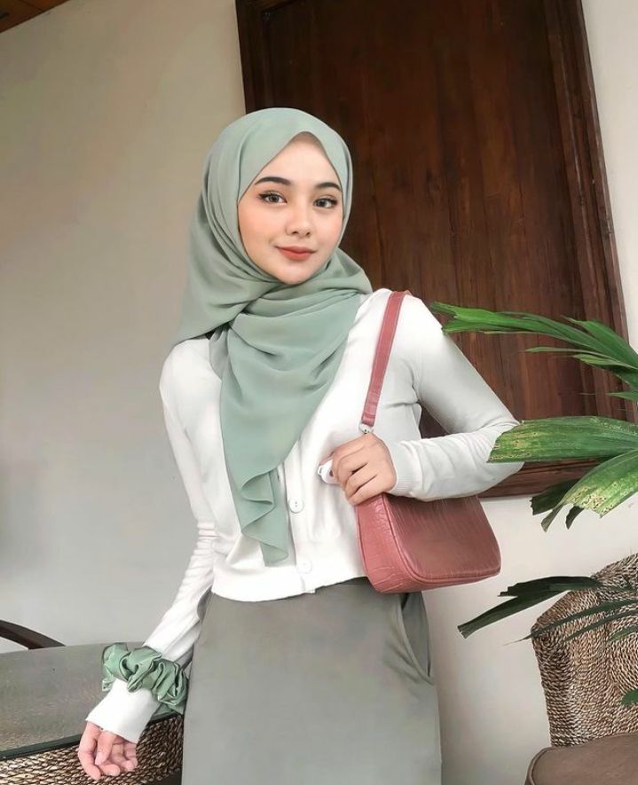 Tak hanya Hitam, 9 Warna Hijab Wajib Dimiliki Hijaber 