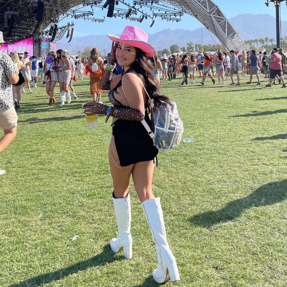 9 Gaya Artis yang Nge-hype Acara Coachella, Luna Maya Kece Abis!