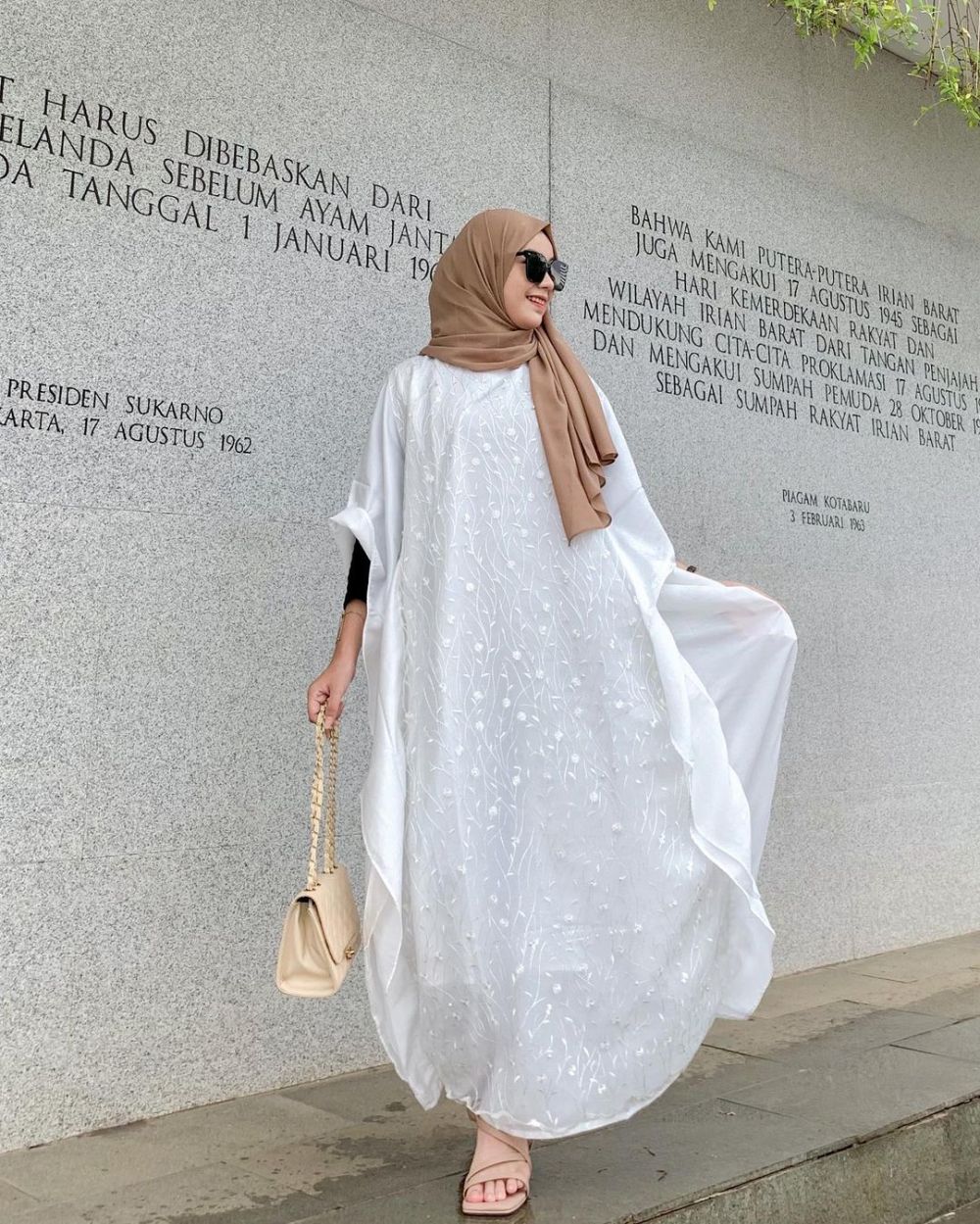 10 Referensi OOTD dengan Kaftan untuk Lebaran, Anggun