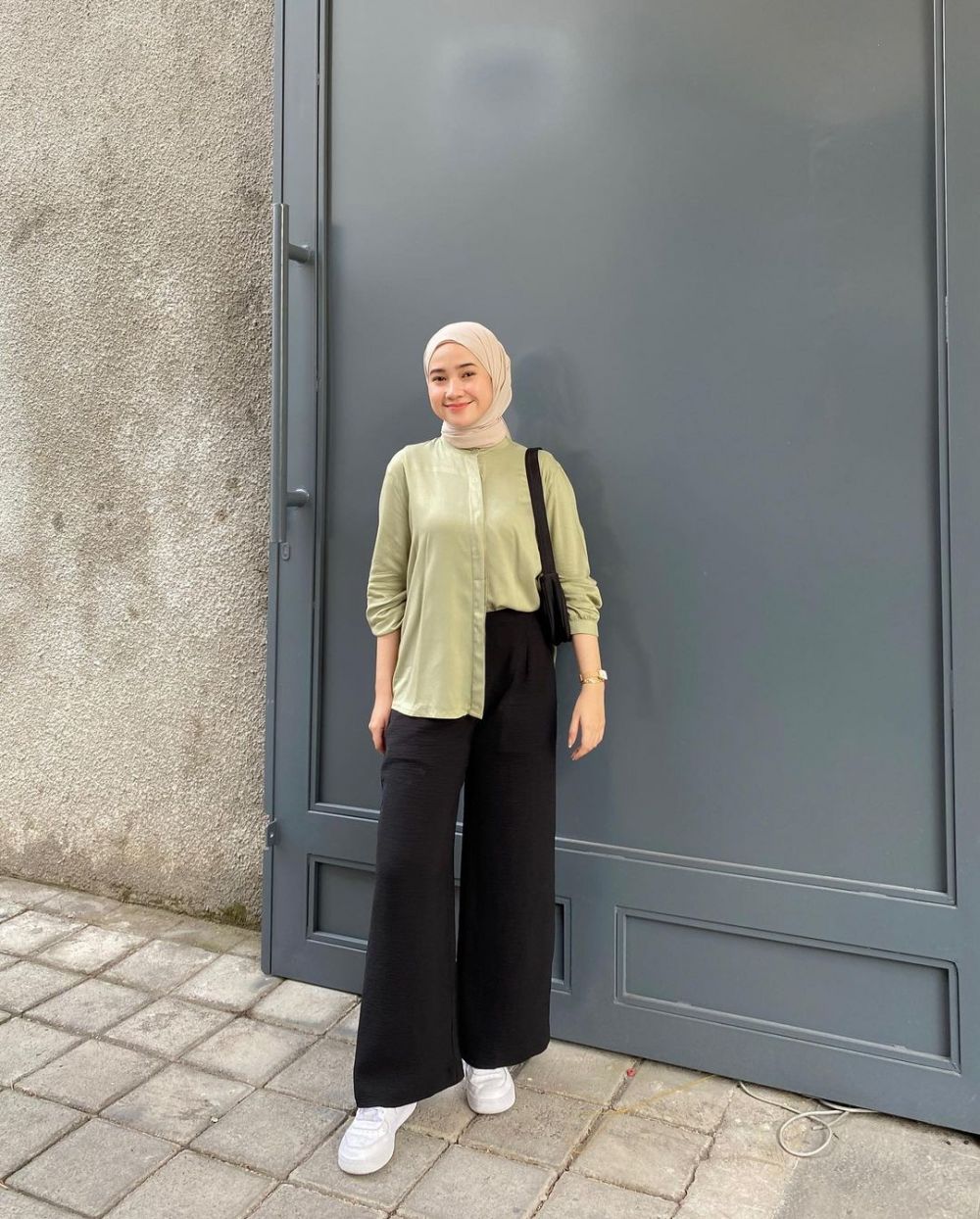 12 Referensi Ootd Dengan Kemeja Untuk Bukber 8582