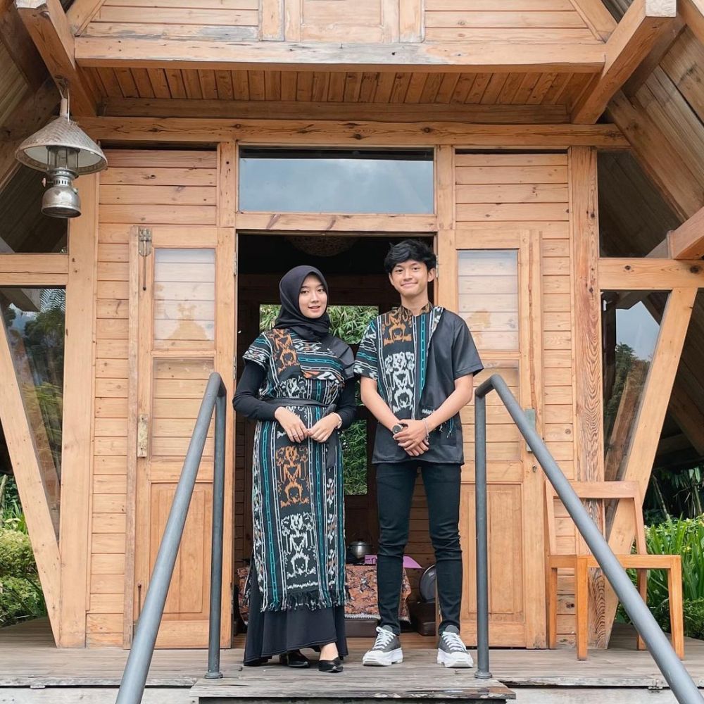 9 Referensi OOTD Couple untuk Lebaran, Kompak Banget!