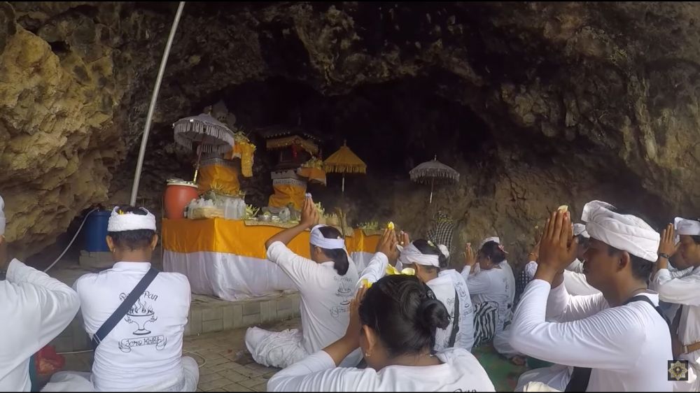 6 Pura Dalam Gua di Bali, Penuh dengan Aura Magis