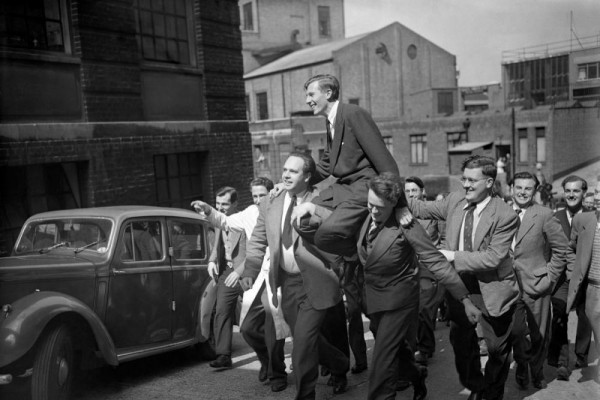 Raih Kesuksesan ala Roger Bannister, Manusia Tercepat Pertama Dunia