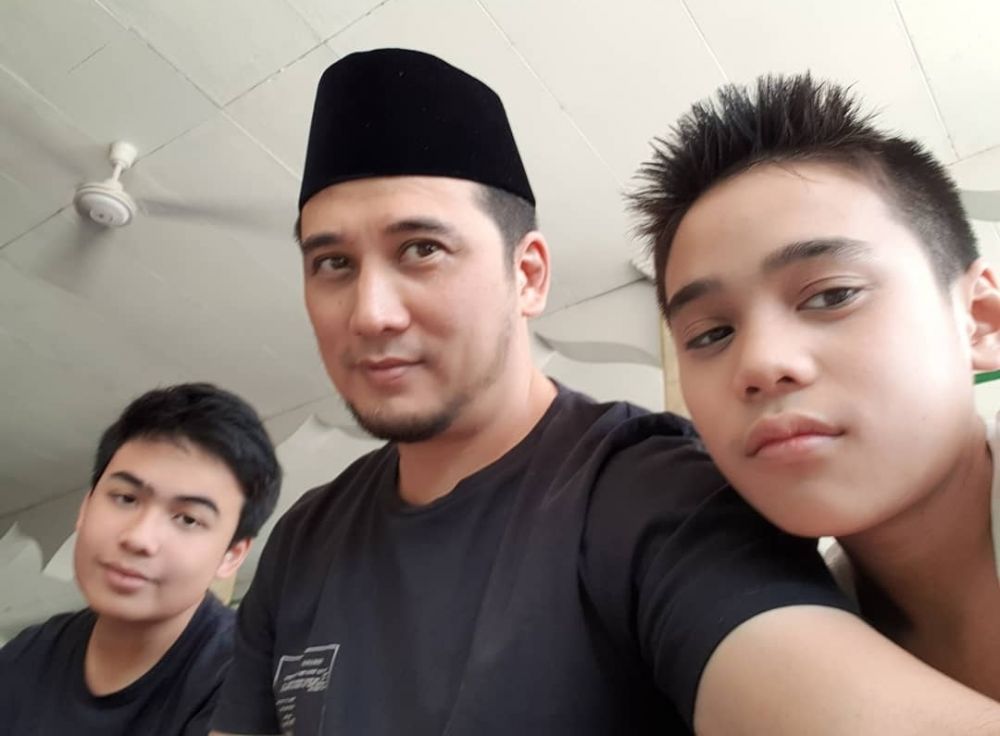 9 Potret Tengku Firmansyah dengan Dua Putra Kembarnya