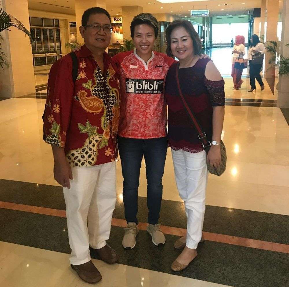 Garang Di Lapangan, 9 Potret Manis Liliyana Natsir Dan Mama