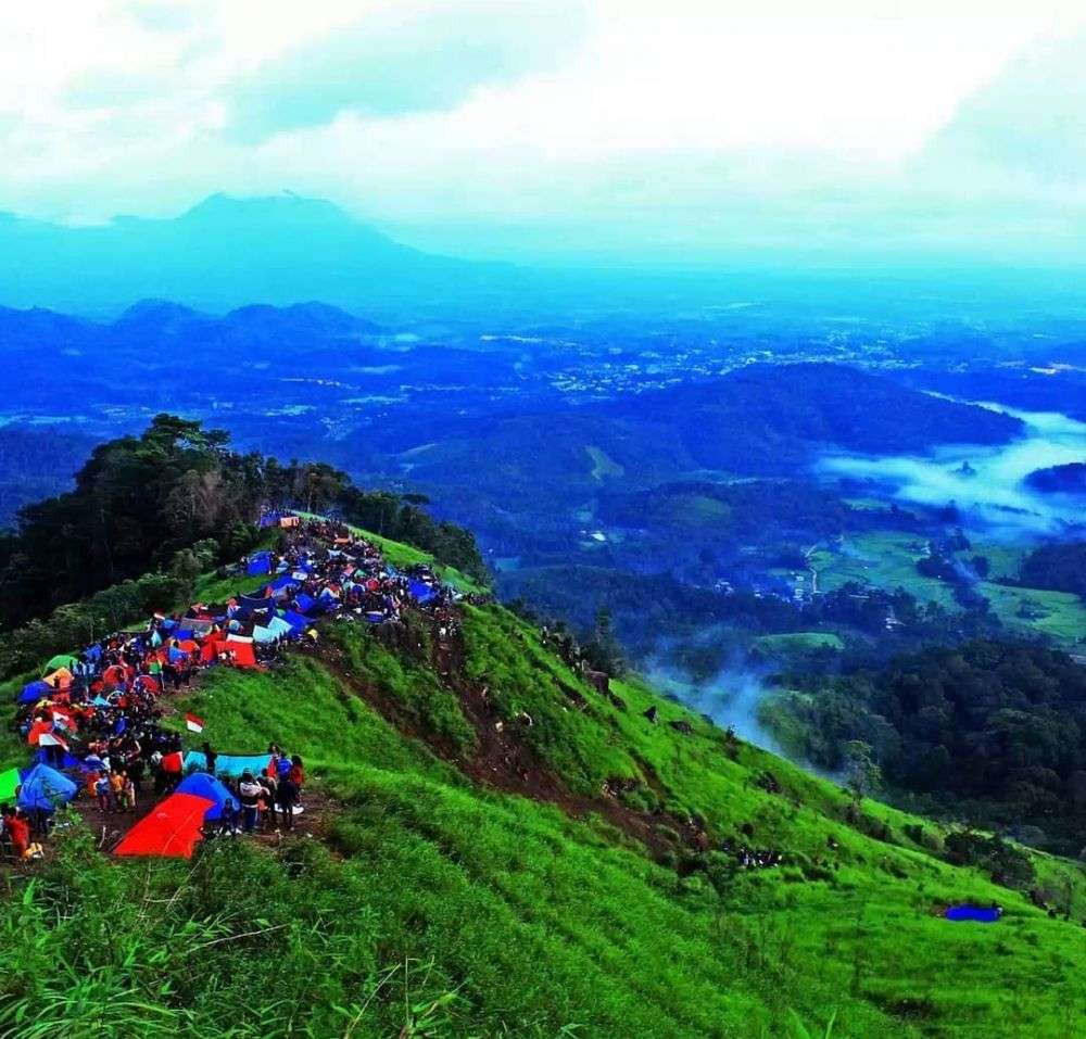 9 Pesona Bukit Jamur Kalimantan Barat, Panoramanya Menawan!