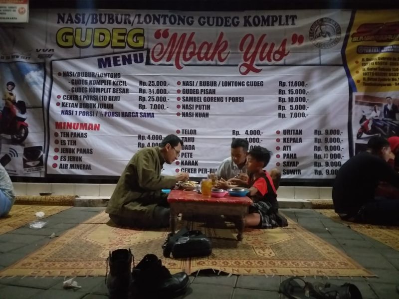 5 Keunikan Kuliner Gudeg Lesehan Mbak Yus Solo, Langganan Jokowi