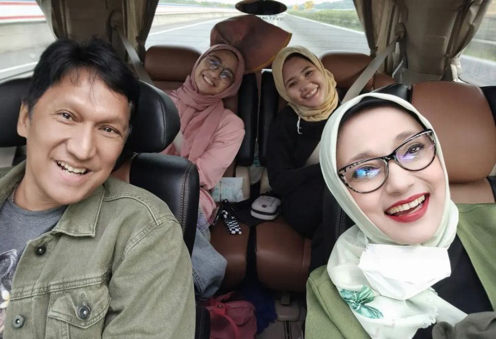9 Potret Keluarga Aktris Senior Puluhan Tahun Menikah Jauh dari Gosip
