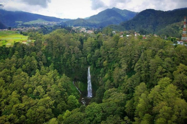 9 Potret Air Terjun Grojogan Sewu, Pesona di Balik Lereng Lawu!