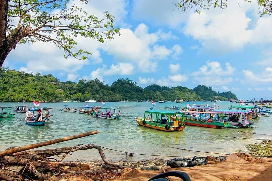 Keindahan Pantai Biru
