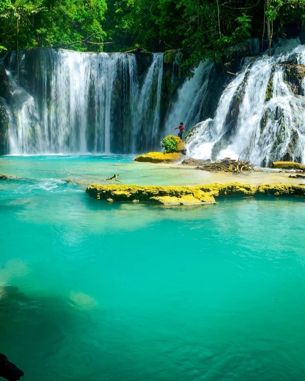 9 Potret Air Terjun Piala Air Terjun Bertingkat Nan Eksotis