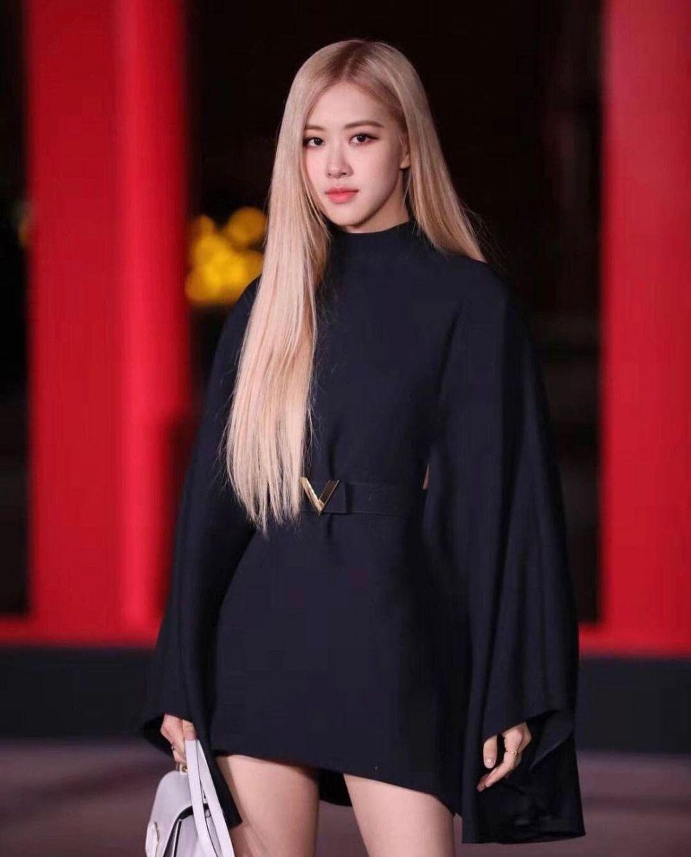 17 Referensi Ragam Model Dress Hitam Member BLACKPINK, Berkelas Abis!