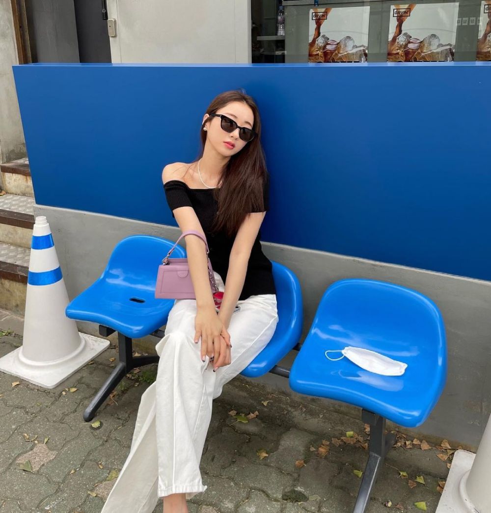 10 Inspirasi Monochrome Outfit ala Kyungri Ex-member Nine Muses