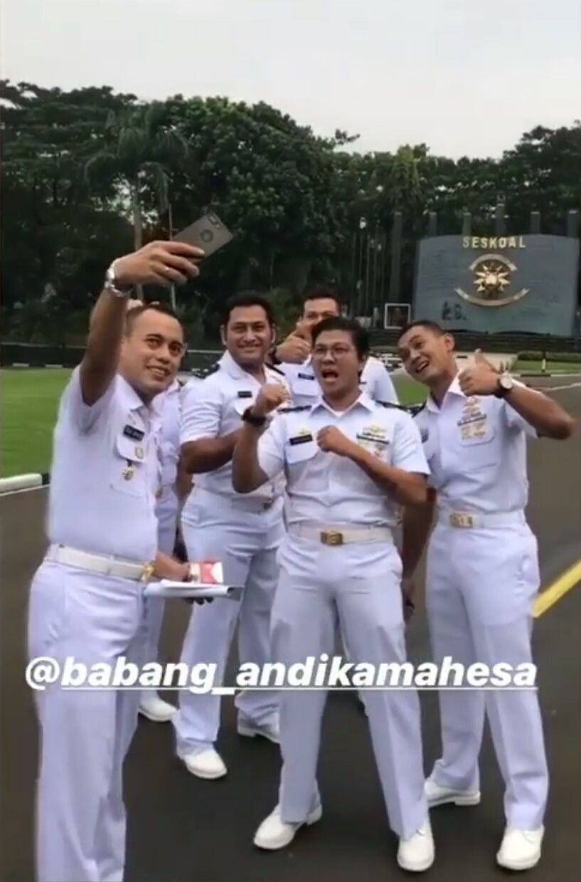 9 Potret Andika Kangen Band Pakai Baju Tentara Angkatan Laut