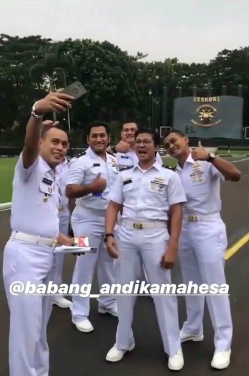 9 Potret Andika Kangen Band Pakai Baju Tentara Angkatan Laut