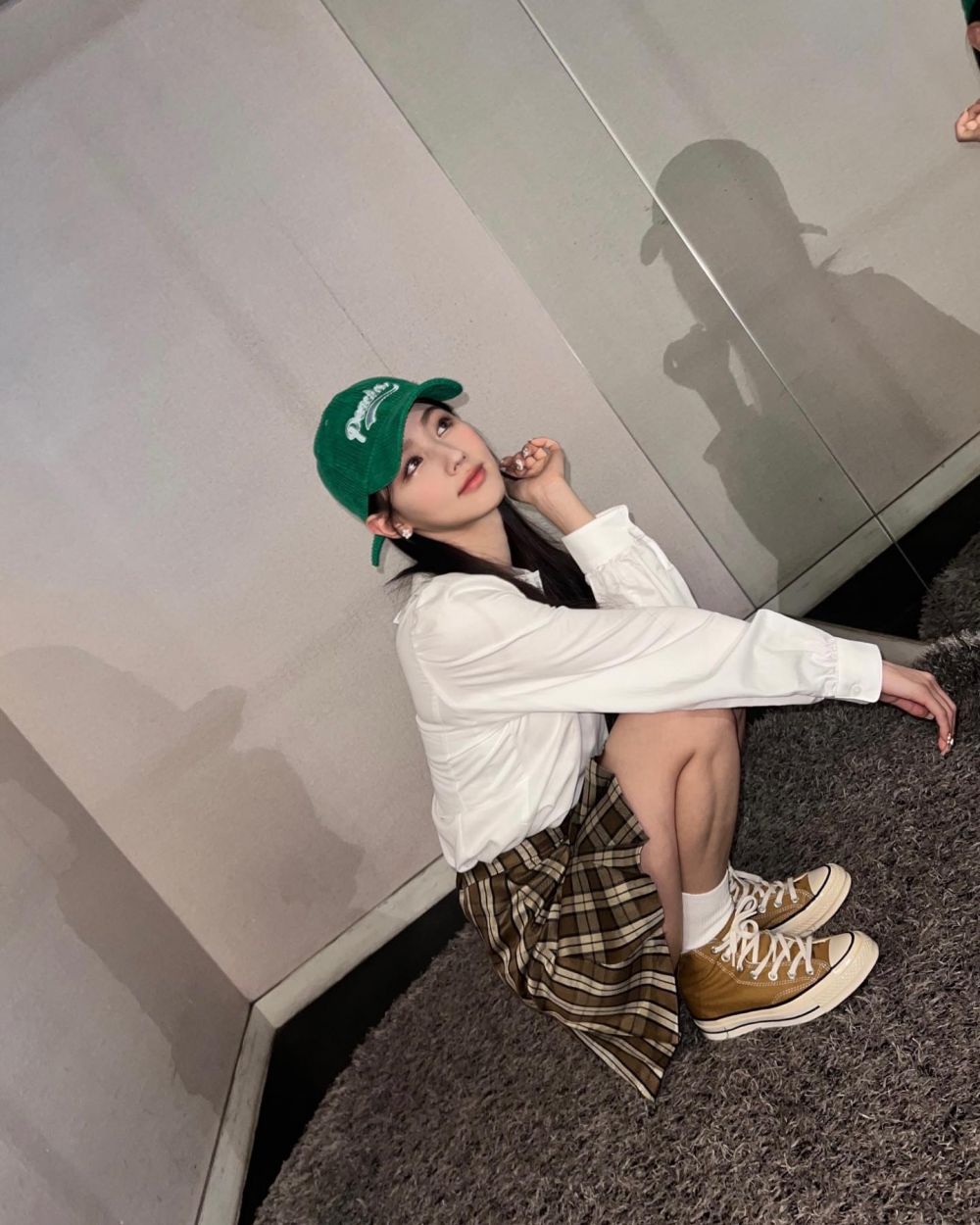 15 Inspirasi Korean Style dengan Ragam Mini Skirt ala Miyeon (G)I-DLE