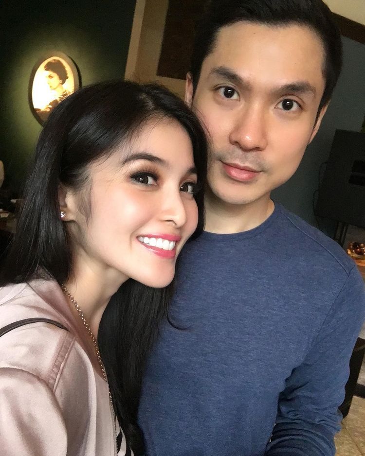 9 Potret Mesra Sandra Dewi dan Suami, Perfect Couple Indonesia!