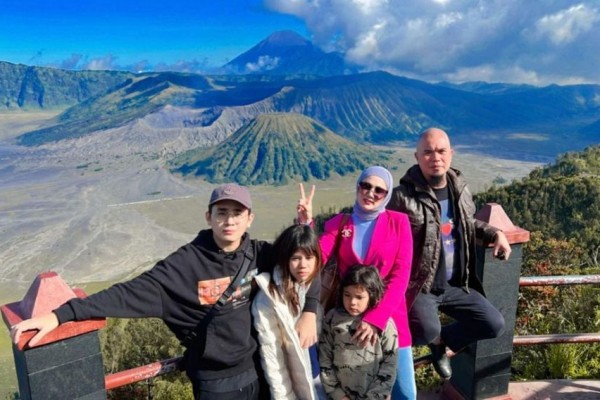 9 Potret Mulan Jameela dan Keluarga Liburan di Malang, Bahagia Banget!