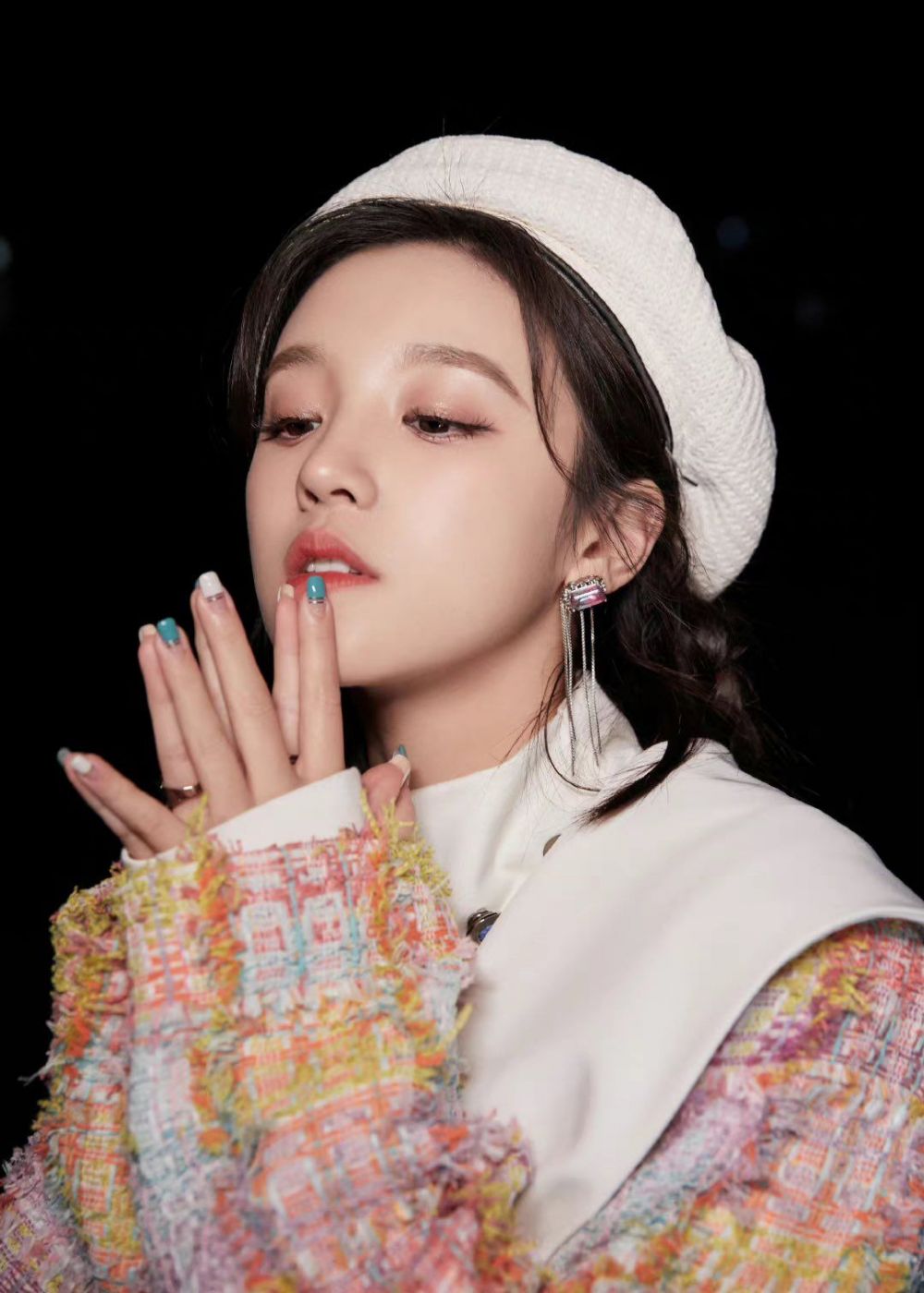 15 Inspirasi Nail Art ala Member (G)I-DLE, Unik dan Trendi!