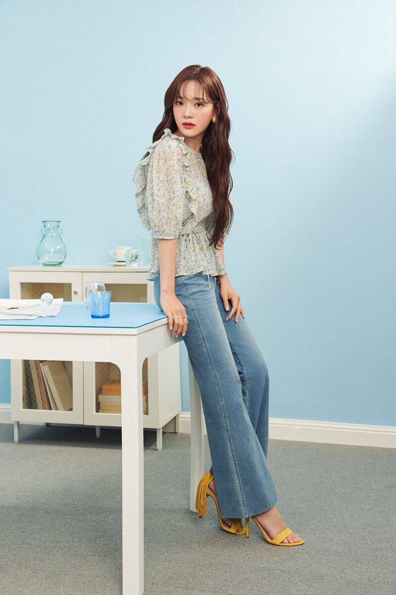 13 Ide Padu Padan Celana Jeans ala Kim Se Jeong, Variatif dan Trendi!