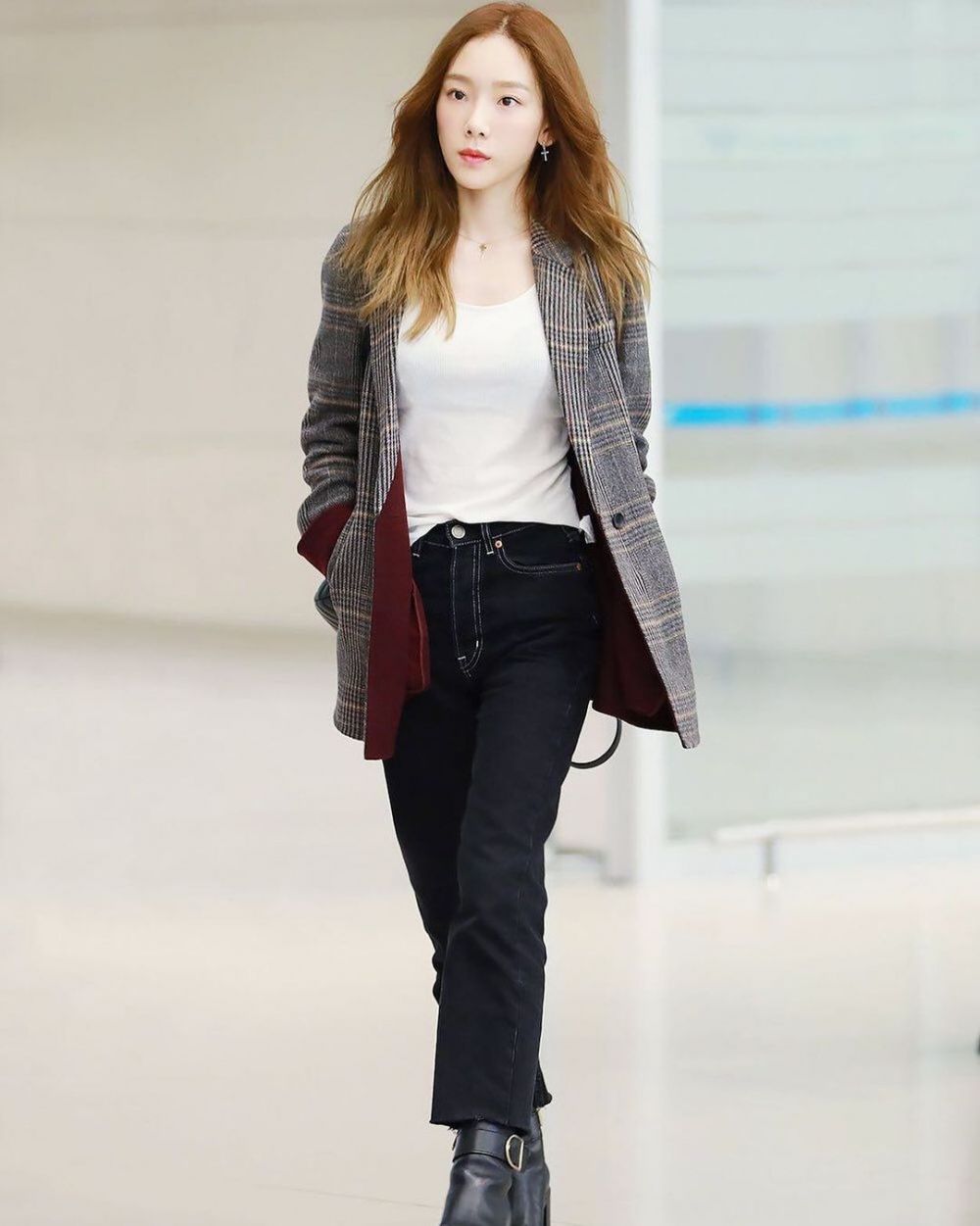 15 Inspirasi Fashion Airport Taeyeon SNSD, Casual Hingga Classy!