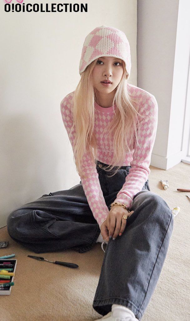 15 Ide Padu Padan Outfit Warna Pink ala Member BLACKPINK, Catchy Abis